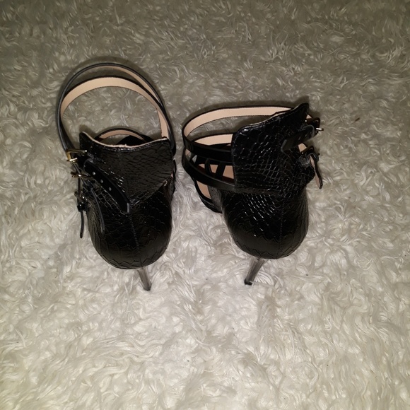 Heels - Picture 4 of 4